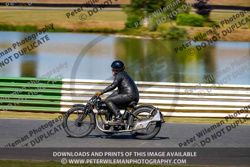 Vintage motorcycle club;eventdigitalimages;mallory park;mallory park trackday photographs;no limits trackdays;peter wileman photography;trackday digital images;trackday photos;vmcc festival 1000 bikes photographs